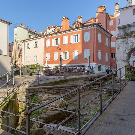 Casa Vacanze Penelope In Centro Storico Trieste Eksteriør bilde