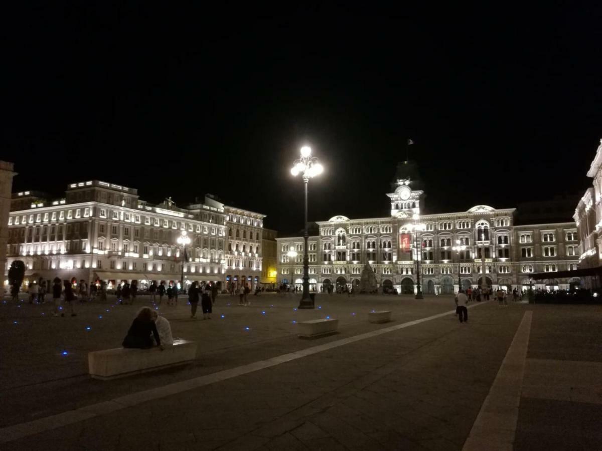 Casa Vacanze Penelope In Centro Storico Trieste Eksteriør bilde
